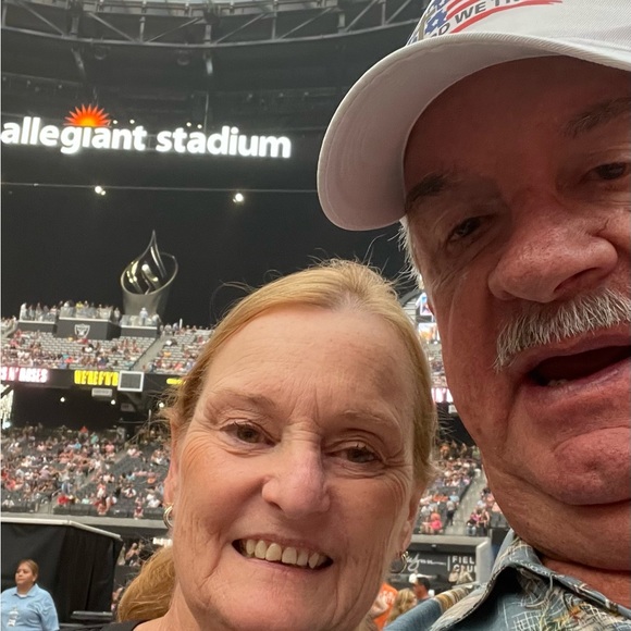 Meet your Posher, Dennis B - Picture 3 of 9